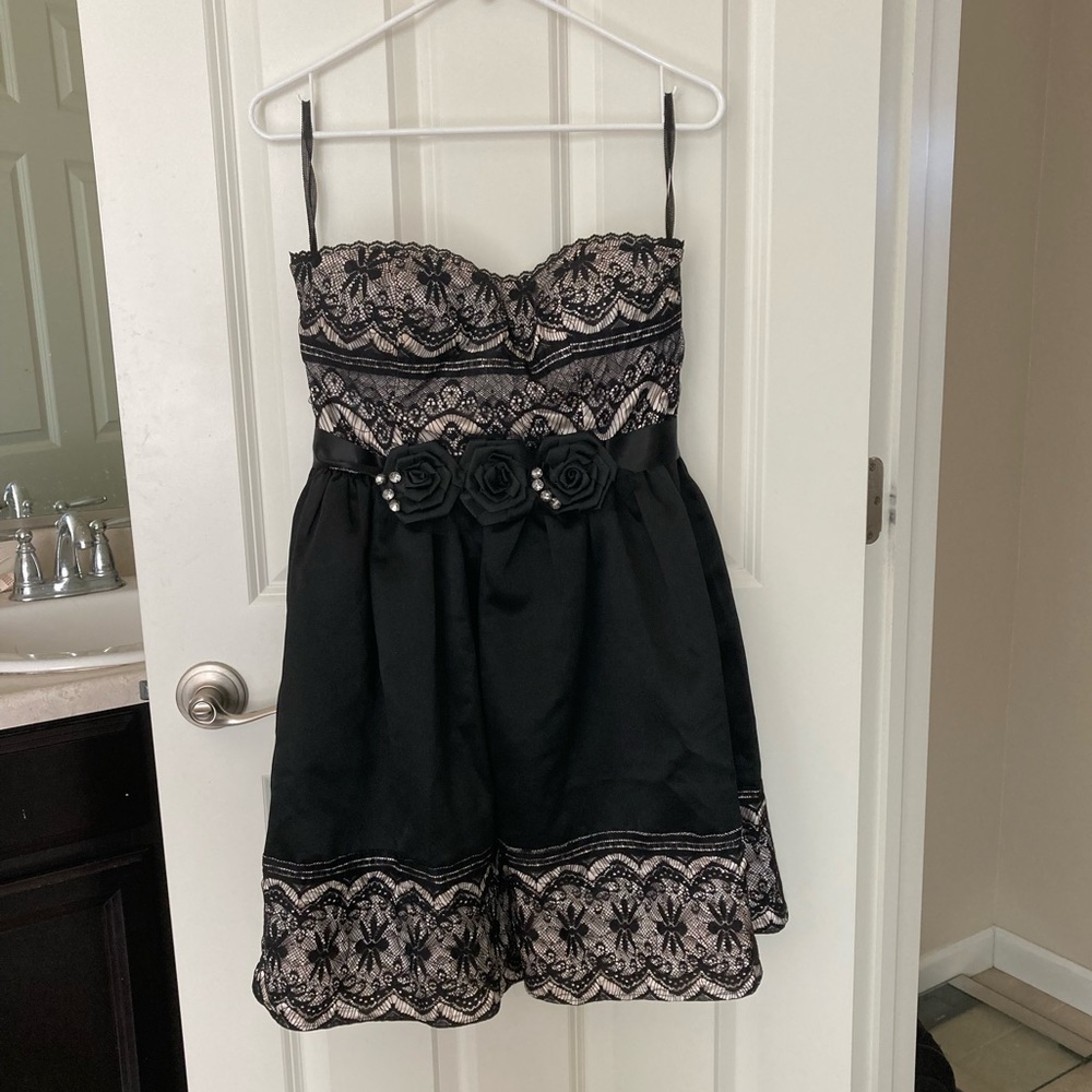 Black & Cream Lace Embellished Strapless Prom Formal Dress